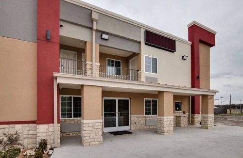 Fort Worth Hotel | 2 Queen Beds Non Smoking - Scottish Inns White Settlement, Budget Friendly Stay
