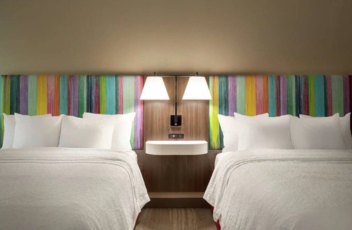 US 290 Hotel | 2 Relaxing & Pet-Friendly Room for Families | On-Site Parking Available