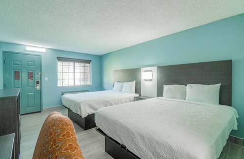 Harlingen Hotel | 2 Rooms for Harlingen Road Trippers w/Free Parking | Near Cinemark Harlingen