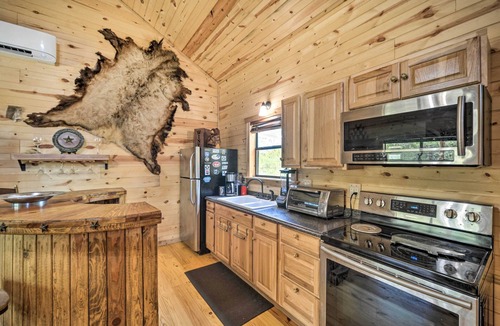 Sabinal Cottage | 2 Rustic Cabins w/Porches on Remote Ranch!