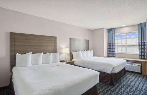 Blue Springs Hotel | 2 Simplistic Units Close to Kansas City Fun – Perfect for a Quick Getaway