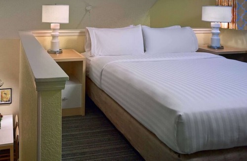 White Station House | 2 Sleek Units! w/ Kitchen, Pool, Pets Allowed Near Fire Museum of Memphis!