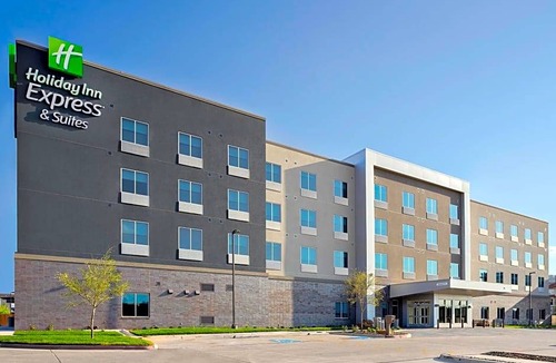 North Overton Hotel | 2-Star Hotel ∙ Holiday Inn Express & Suites Lubbock Central - Univ Area, an IHG Hotel