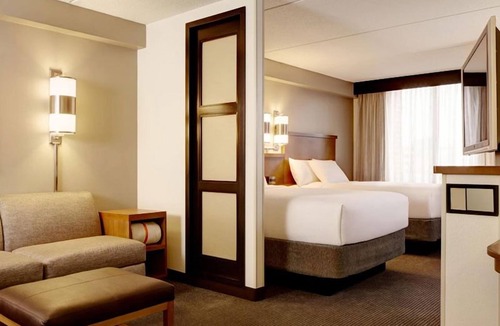 St. Johns Hotel | 2 Units Close to Inner Space Cavern! Outdoor Pool, FREE Parking, Pets Allowed!