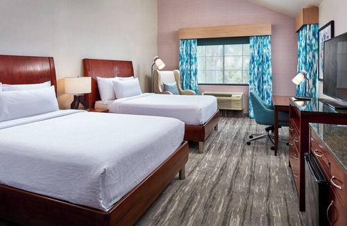 Valencia Hotel | 2 Units | Dual Queen Beds | 0.1 Miles to Six Flags Magic Mountain Theme Park