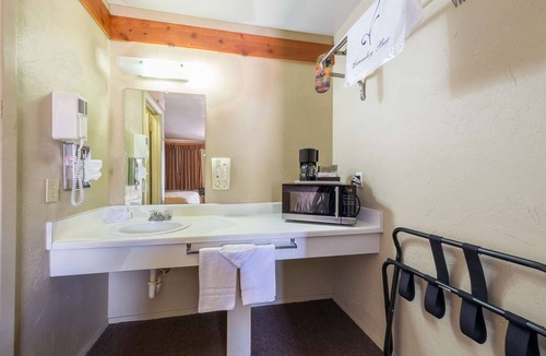 Junction Hotel | 2 Value-Pack Units w/Free Parking - Ideal for Family Weekend Adventures