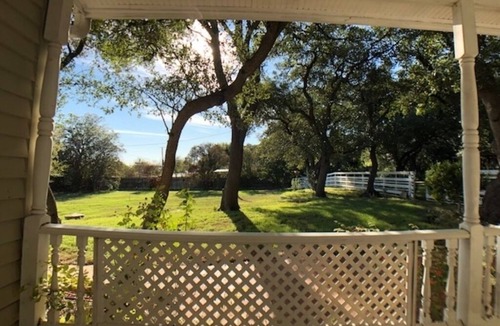 Walburg House | 20th century farmhouse in the Walburg community