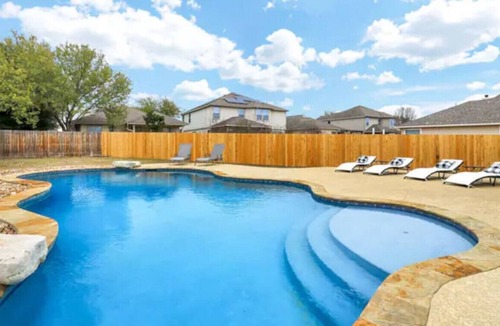 Cibolo House | 225 Cape Neddick · 47) Phenomenal home with Pool!