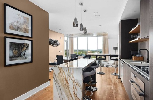 Rainey Street Historic District Apartment | 2BD Luxury Condo | Water Views | Pool | Rainey St