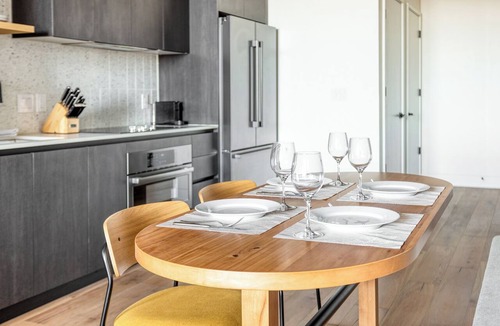 Rainey Street Historic District Condo | 2BDR Condo w/Luxe Amenities in Downtown | Natiivo