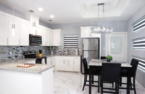 Alamo Apartment | 2BR Luxe Home Near Downtown Pharr