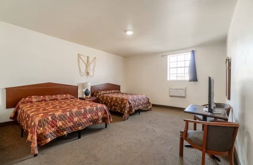 Brownsville Hotel | 3 Accommodations for Group Stays | Near Market Square Research Center