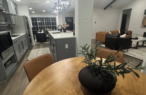 North Arlington House | 3 bd - 3 ba home with yard 2 mi from Dallas Stadium. IDEAL for World Cup Stay!