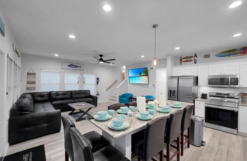 Port Bolivar House | 3 Beachfront Homes, 3 Heated Pools, 4 Hot Tubs, 3 Lifts, Pet Friendly, Sleeps 80