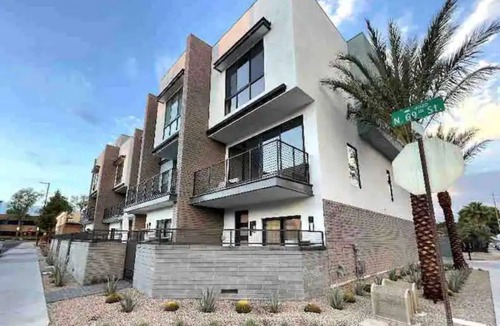 Arts District House | 3 bedroom 1.5 million dollar townhome in the Heart of Old Town Scottsdale