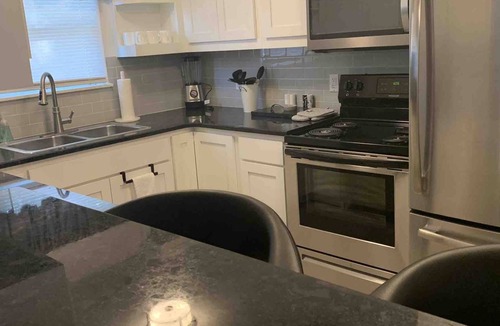 Central Arlington House | 3 BR Walking Distance to ATT, Globe Life & Entertainment District