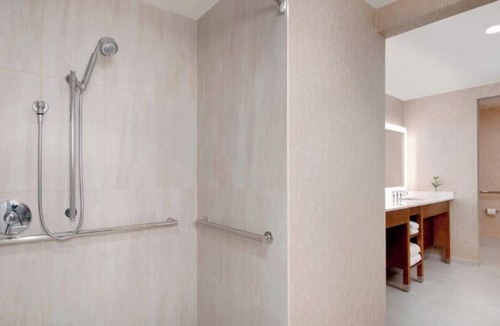 Park Central Hotel | 3 Chic Rooms with Onsite Pool & Gym Access. Close to Dallas Park Central