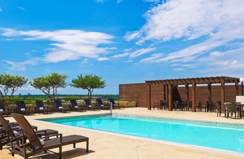 Park Central Hotel | 3 Chic Rooms with Onsite Pool & Gym Access. Close to Dallas Park Central