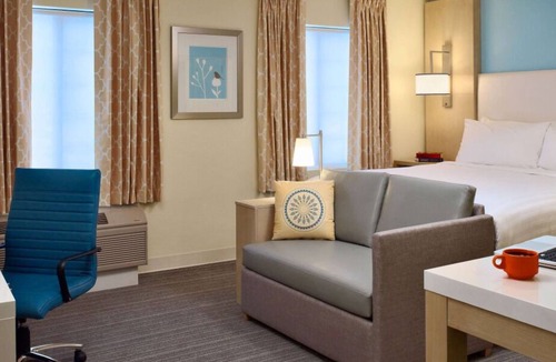 The Galleria House | 3 Convenient Units! w/ Kitchen, FREE Parking, Outdoor Pool, Near NRG Stadium!