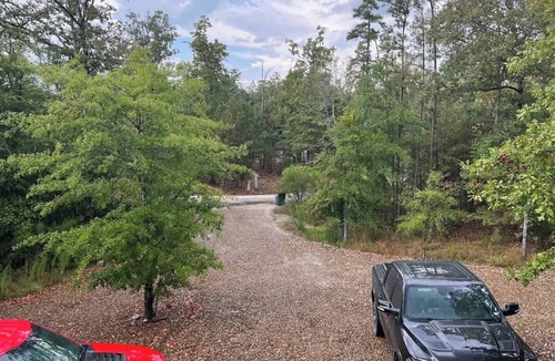 Hochatown Cabin | 3 King Suites, Hot Tub, Firepit, Playset, Dogs OK