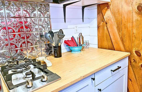 Eastland Cabin | 3 Lakefront Tiny Home, Glamping, Fishing, Kayaking
