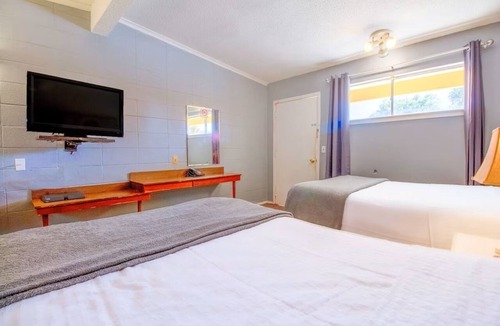 Wheeler Hotel | 3 Lodgings for Group-Stay near Britt Park Trails + Complimentary Free Parking