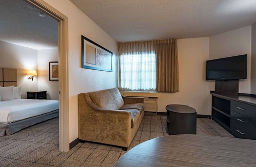 Fossil Creek Hotel | 3 Modern Suites | Outdoor Grill | Near Airport