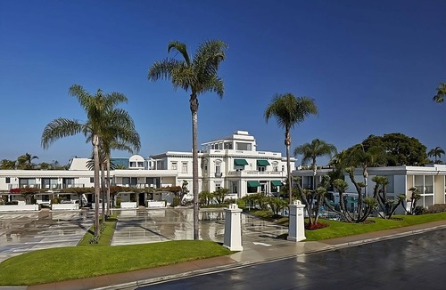 Coronado Hotel | 3 Modern Units | Pool Access | Parking | 2.1 mi to Seaport Village