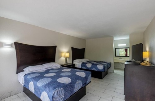 Beeville Hotel | 3 Pet-Friendly Rooms w/Free Breakfast + Parking , Perfect Family-friendly Stay