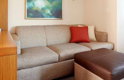 South Side Hotel | 3 Pet-Friendly Stay w/Pool Near Padre Island National Seashore & Gulf Coast Fun