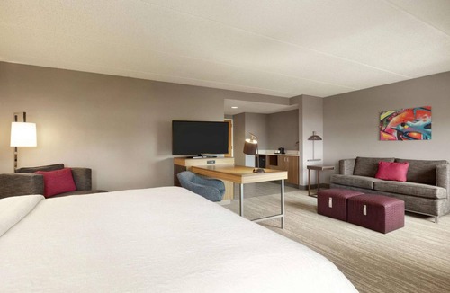 US 290 Hotel | 3 Pet-Friendly & Welcoming Rooms Near Texas Golf Studio – 6.5 Miles Away