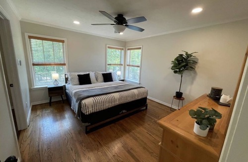Bryan House | 3 Points Ranch - Large Group Retreat Sleeps 28