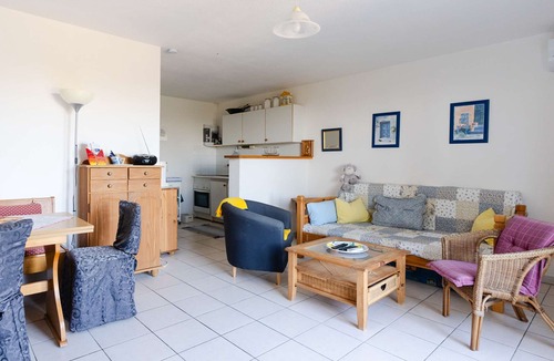 Saint-Pierre-la-Mer Villa | 3-room villa with large garden, shared pool, sea view