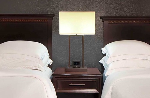 Nassau Bay Hotel | 3 Rooms Combining Tranquility and Convenience Near Top Attractions