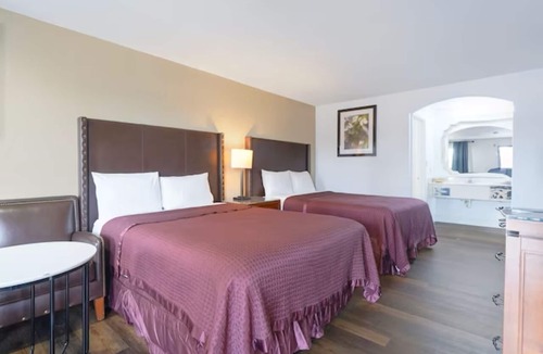 San Augustine Hotel | 3 Rooms for Simple Stay: 2 Full Beds Non-Smoking, Clean Comfort.