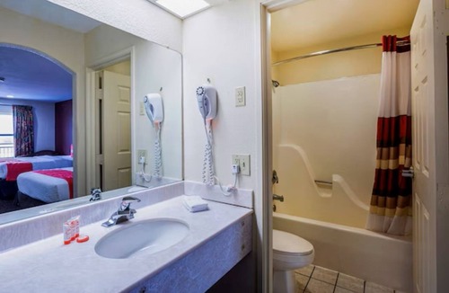 Port Allen Hotel | 3 Rooms | 2 Queen Bed | Comfortable & Convenient Two-Queen Retreat