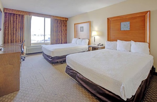 Duncanville Hotel | 3 Rooms w/2 Queens & Free Parking Near AT&T Stadium – Ideal for Game Days