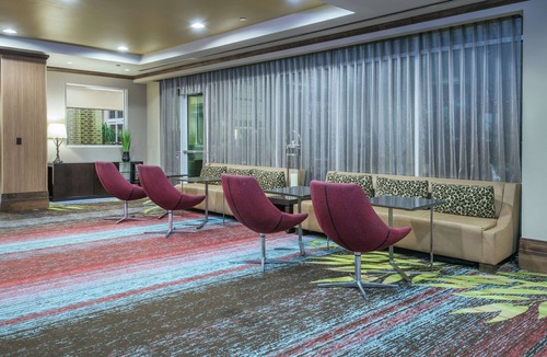 Far North Central Hotel | 3 Rooms w/Outdoor Pool Access - Unwind & Relax | PopStroke - 2.0 miles