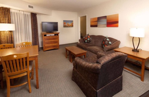 Las Colinas Hotel | 3 Spacious Suites w/Kitchen and FREE Breakfast! Minutes to Parmenter Gazebo!