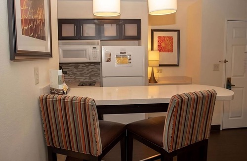 Vance Jackson Hotel | 3 Spacious Suites with Full Kitchens | Pet-Friendly | Free Breakfast