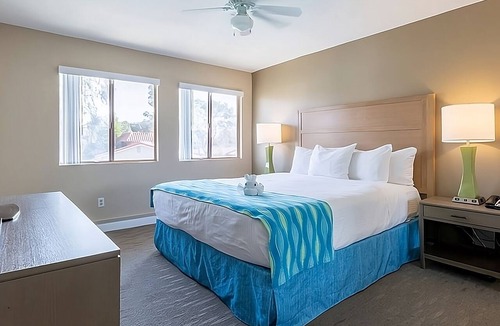 Indio Hotel | 3 Units | Kitchen | Pool | Free Parking | Desert Gateway