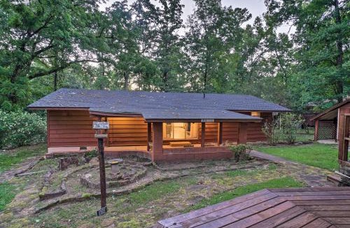 Avinger House | 3 Waterfront Units! Lake O' the Pines Group Stay