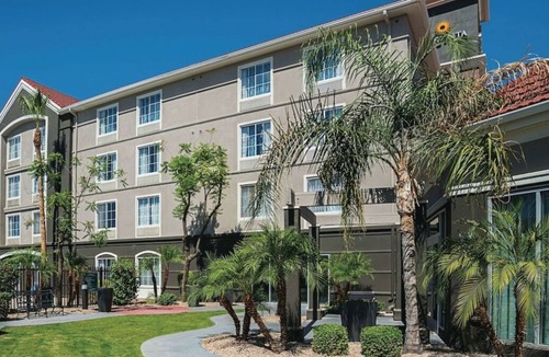 Ahwatukee Foothills House | 3 x 2 Double Beds Mobility Rm at La Quinta Inn by Wyndham Phoenix Chandler