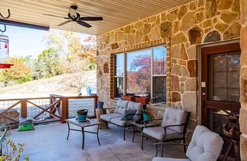 Ingram House | 3800 square foot house on 40 acres. Very private