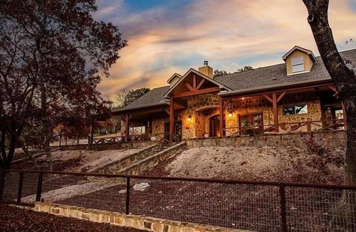 Ingram House | 3800 square foot house on 40 acres. Very private