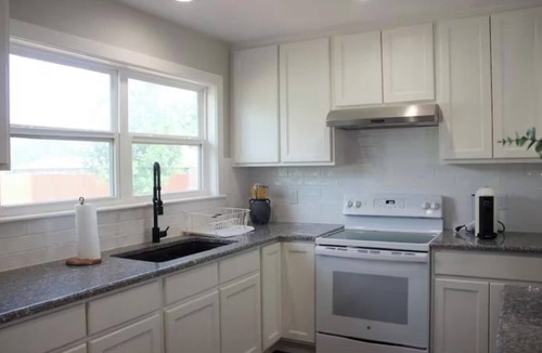 Sabinal House | 3BR- 2.5 BA Guest House in Sabinal - Sleeps 6 - Pond View