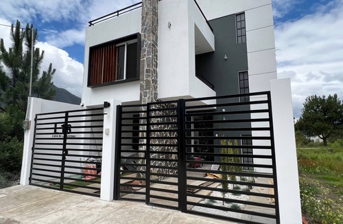 Santa Clara La Laguna House | 3BR Guatemala Highlands - Rooftop·Fireplace·Rum Distillery Nextdoor