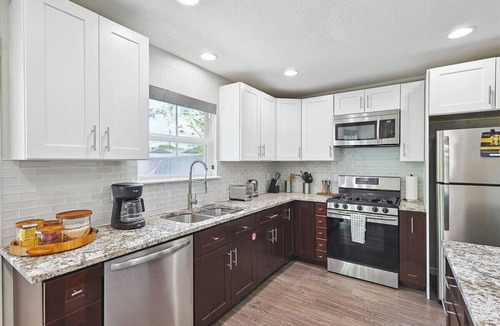 Richardson House | 4-BD Luxury Retreat | Pool, Grill, Outdoor Cinema