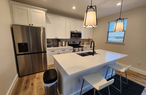 Stony Ridge North House | 4 Bed, 2.5 bath House 9mins from Airport