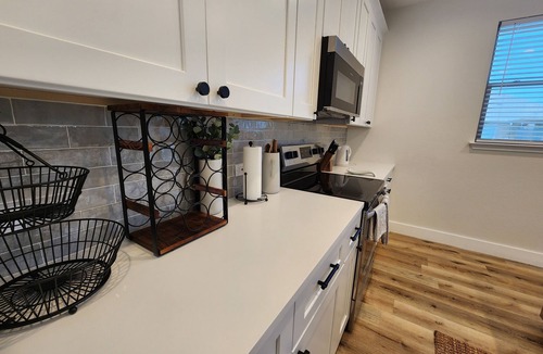 Stony Ridge North House | 4 Bed, 2.5 bath House 9mins from Airport